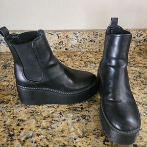 Nine west size 6 ankle platform boots